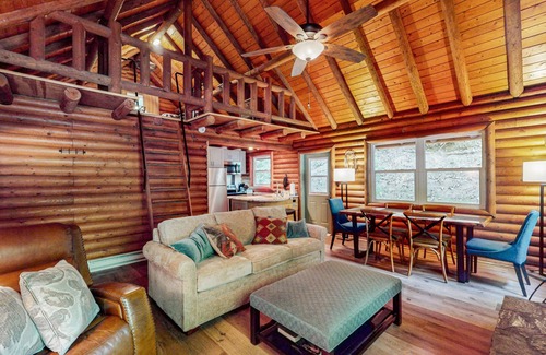 Whittier House | Relaxing Cabin close to Great Smoky Mountains National Park