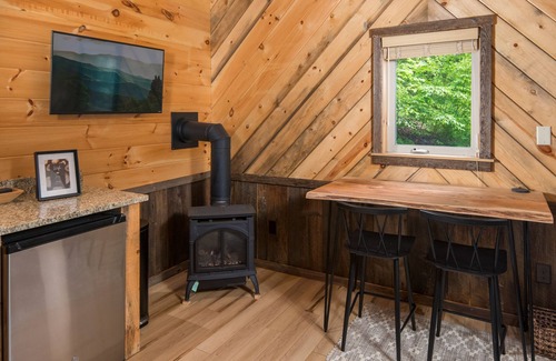 Deep Gap Cabin | Relaxing cabin getaway only minutes from the Blue Ridge Parkway. Pet friendly!