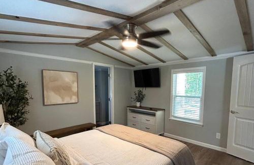 Thomson House | Relaxing Cabin Near Raysville