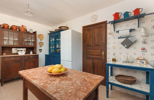 Vila Ruiva Cottage | Relaxing Cottage Getaway in Spacious Farmland