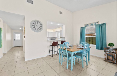Indialantic House | Relaxing Cottage - HEATED POOL - Walk to the Beach - Dog Friendly