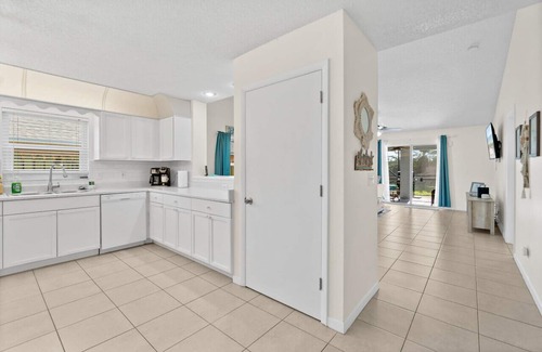 Indialantic House | Relaxing Cottage - HEATED POOL - Walk to the Beach - Dog Friendly
