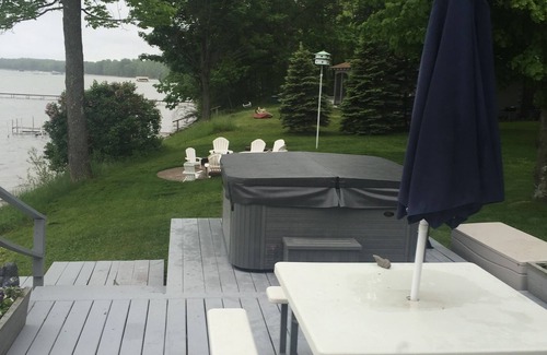 Brutus House | Relaxing cottage on Burt Lake