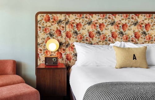 Raynolds Addition Hotel | Relaxing Downtown Room Near Historic Old Town Albuquerque