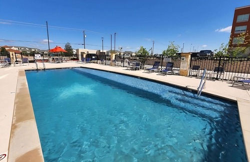 Pflugerville House | Relaxing Family Rooms | 3 Units | Free Parking