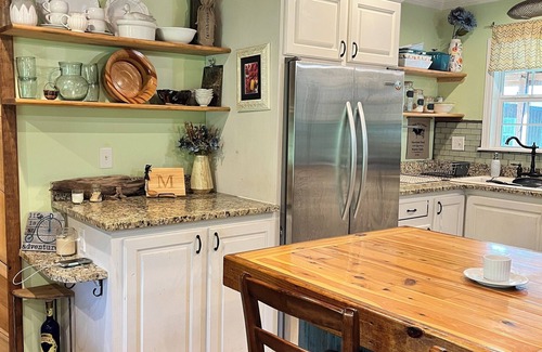 Ovett Cabin | Relaxing farmhouse with a pond in the country with kayaks