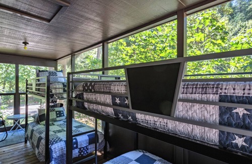 Coffee Creek Resort | Relaxing Fawn Cabin on Coffee Creek in Trinity Alps