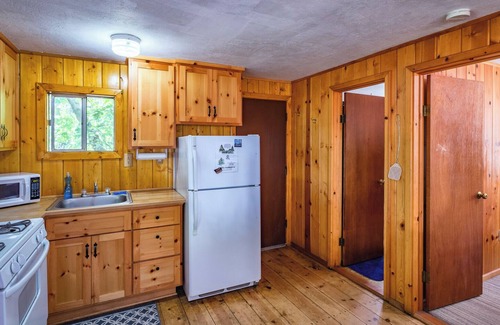 Coffee Creek Resort | Relaxing Fawn Cabin on Coffee Creek in Trinity Alps