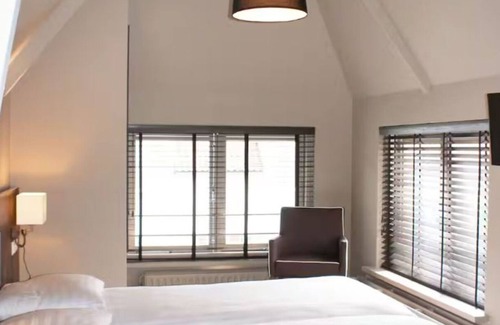Oisterwijk Hotel | Relaxing Forest Retreat w/Sauna, Bar, Free Breakfast & Parking - 2 Units