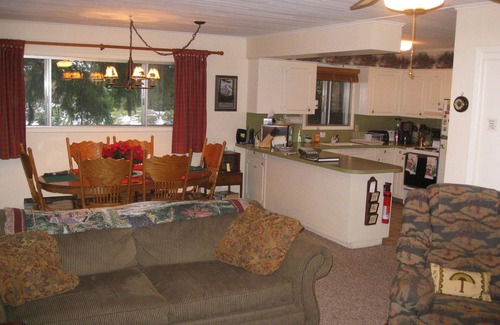 Welches House | Relaxing Getaway on Mt Hood - Right on the River