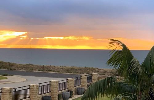 Falcon House | Relaxing Getaway Beachfront Access Multi Family Pets Mandurah