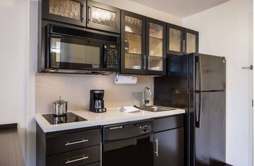 Far North Dallas Apartment | Relaxing Hideaway! 1BR Unit with Full Kitchen, Pet-friendly!