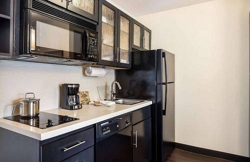 Far North Dallas Apartment | Relaxing Hideaway! 1BR Unit with Full Kitchen, Pet-friendly!