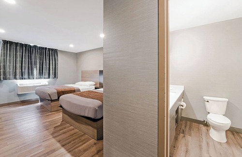 Foxboro Hotel | Relaxing Hideaway! 2 Units Close to Gillette Stadium, FREE Parking and Breakfast