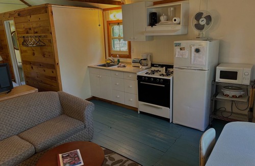 Youngs Point Cottage | Relaxing Hush Puppy Cottage Retreat at the Lake Edge Cottages!