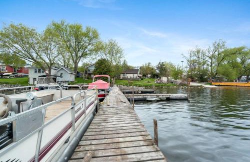 Otonabee-South Monaghan House | Relaxing Lakefront Cabin
