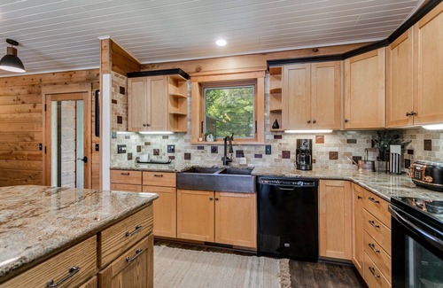 Oxford Cabin | Relaxing Lakehouse Retreat near Wisconsin Dells