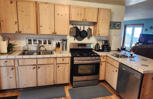 Albion House | Relaxing Privacy Overlooking the Stunning Mendocino Coast