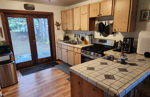 Albion House | Relaxing Privacy Overlooking the Stunning Mendocino Coast