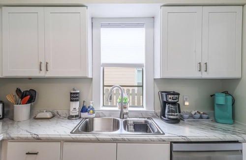 Long Beach House | RELAXING & QUAINT! Walk to Beach, Fenced in Yard, Updated, Clean, Pet Friendly