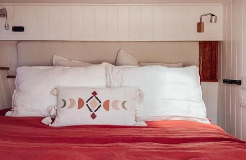 Levare Other | Relaxing retreat for 2 on beautiful converted bus
