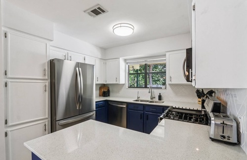 Round Rock House | Relaxing Retreat w/Heated Pool, Hot Tub, Cold Plunge, Game Room, Pac Man – Close to Kalahari Resort