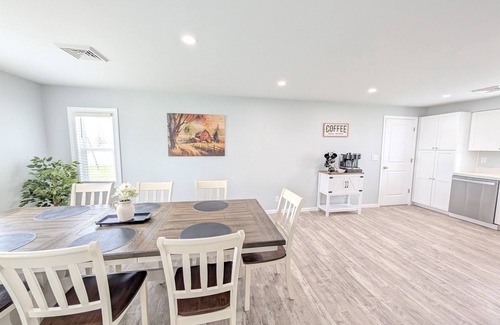 Fremont House | Relaxing River View Stay | Renovated 3BR Home