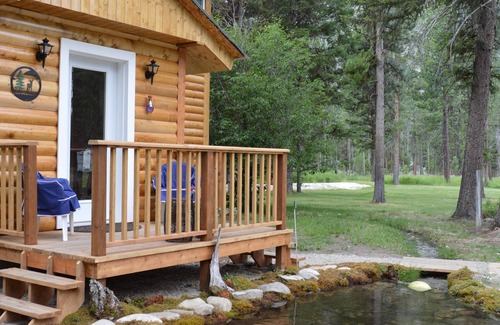 Darby Cabin | Relaxing, spacious cabin w/hot tub and Starlink's high-speed internet service