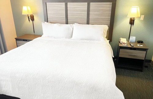 West Kissimmee House | Relaxing Stay Near Orlando Attractions with Free Breakfast & Pool Access