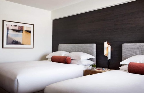 Fisherman's Wharf Hotel | Relaxing Stay! Walk to Wharf, Alcatraz Island, and Aquarium of the Bay