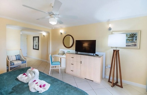 Rodney Bay Hotel | Relaxing Unit w/Garden View, Plunge Pool & Full Kitchen! Near Anse Cochon Beach