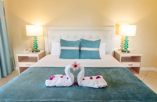 Rodney Bay Hotel | Relaxing Unit w/Garden View, Plunge Pool & Full Kitchen! Near Anse Cochon Beach