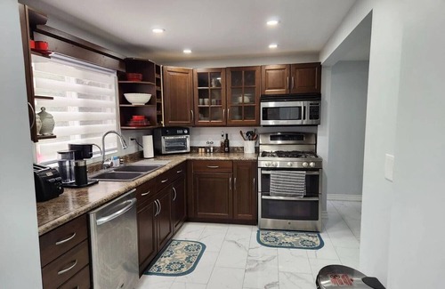Janetville Cottage | Relaxing waterfront cottage on Lake Scugog ,beautiful Sunset, hot tub w Game Rm