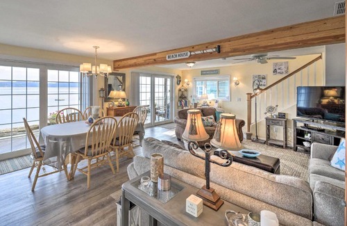 Tillicum House | Relaxing Waterfront Escape about 11 Mi to Olympia