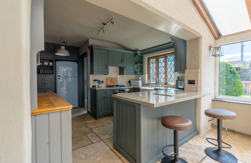 Caerleon Cottage | Remarkable 4-Bed Cottage in Cearleon