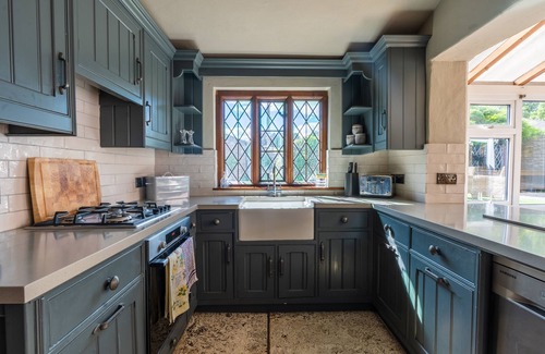 Caerleon Cottage | Remarkable 4-Bed Cottage in Cearleon