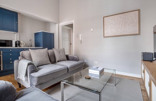 Bayswater Apartment | Remarkable Bayswater 2BR, nr Hyde Park & Oxford St, by Blueground