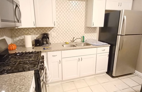 Albuquerque Apartment | Remodeled 2br apt with AC,washer, Wifi, near UNM,hospitals,CNM,airport,I-25