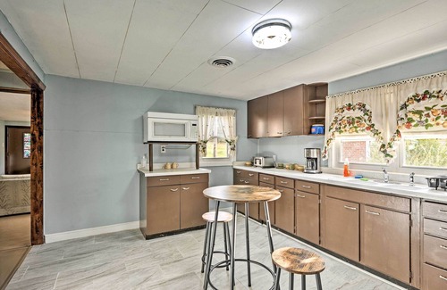 Abingdon House | Remodeled Abingdon House w/Spacious Yard!
