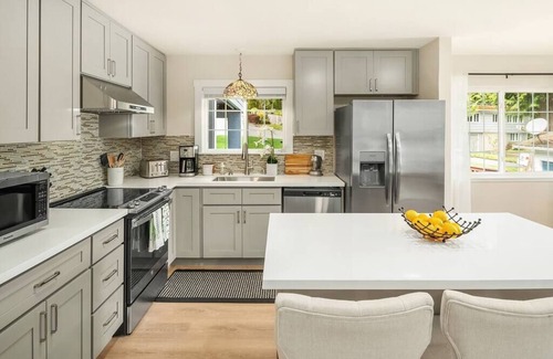 Lake Hills House | Remodeled Bellevue Family home w AC close to everything