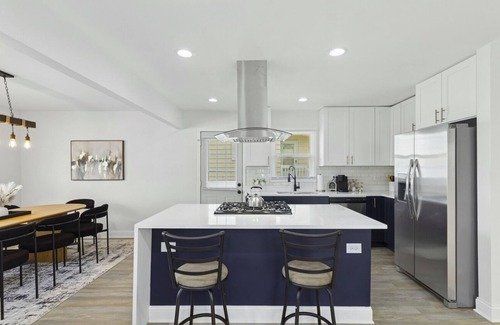 Homewood House | Remodeled Charming Home,Backyard w/Pergola,Pool/Ping Pong Game Room, Homewood IL