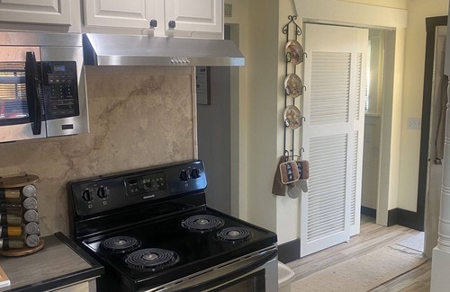 South End House | Remodeled cozy craftsman style home with top of the line jacuzzi tub,