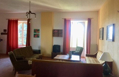 Brozolo House | Remodeled farmhouse next to medieval castle in Brozolo, Piedmont, Italy