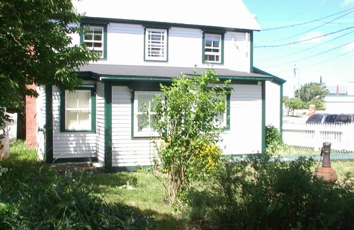 Bonavista House | Remodeled Heritage Home in centre of town w/firepit