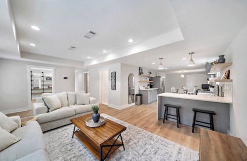 Shady Acres House | Remodeled Houston Heights Gem! | Stroll to Bars!