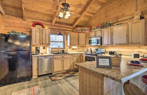 Glendo Cabin | Remote Cabin w/Gas Stove < 7 Mi to Town!