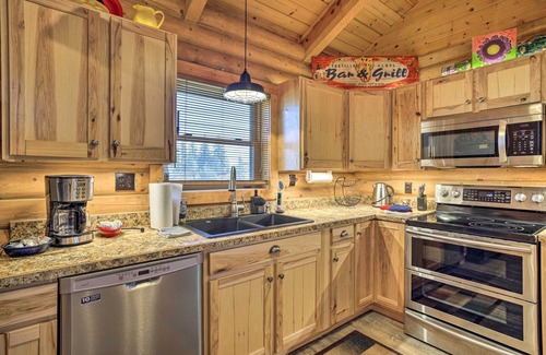 Glendo Cabin | Remote Cabin w/Gas Stove < 7 Mi to Town!