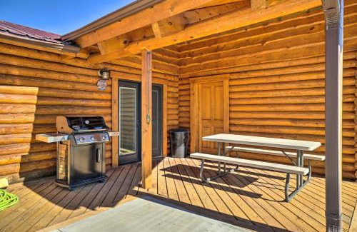 Glendo House | Remote Cabin with Gas Stove Less Than 7 Mi to Town!
