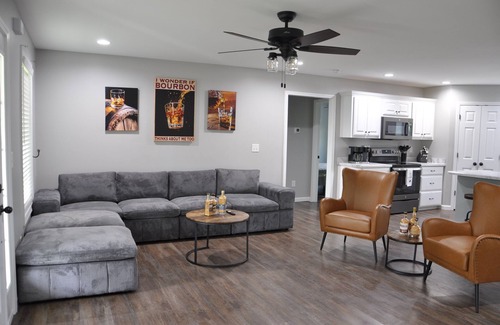 Chaplin House | Remote Getaway with Scenic View - 15 minutes from Bardstown