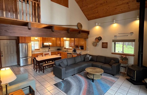 Fruitland House | Remote Lake Roosevelt waterfront home